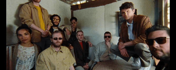 Busty and the Bass pr&eacute;sente le vid&eacute;oclip de sa chanson&nbsp;Everything Comes in Waves